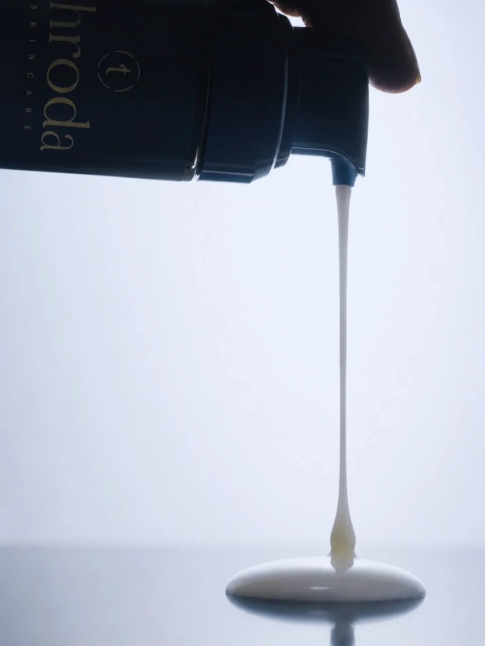 The Face Barrier Serum flowing from its airless pump